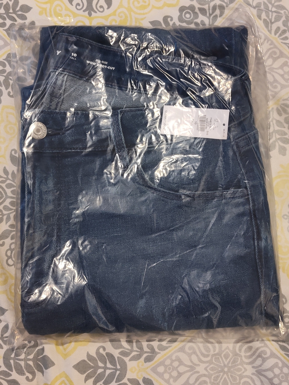 NWT! Old Navy Boot Cut Dark Wash Blue Jeans - Packaged